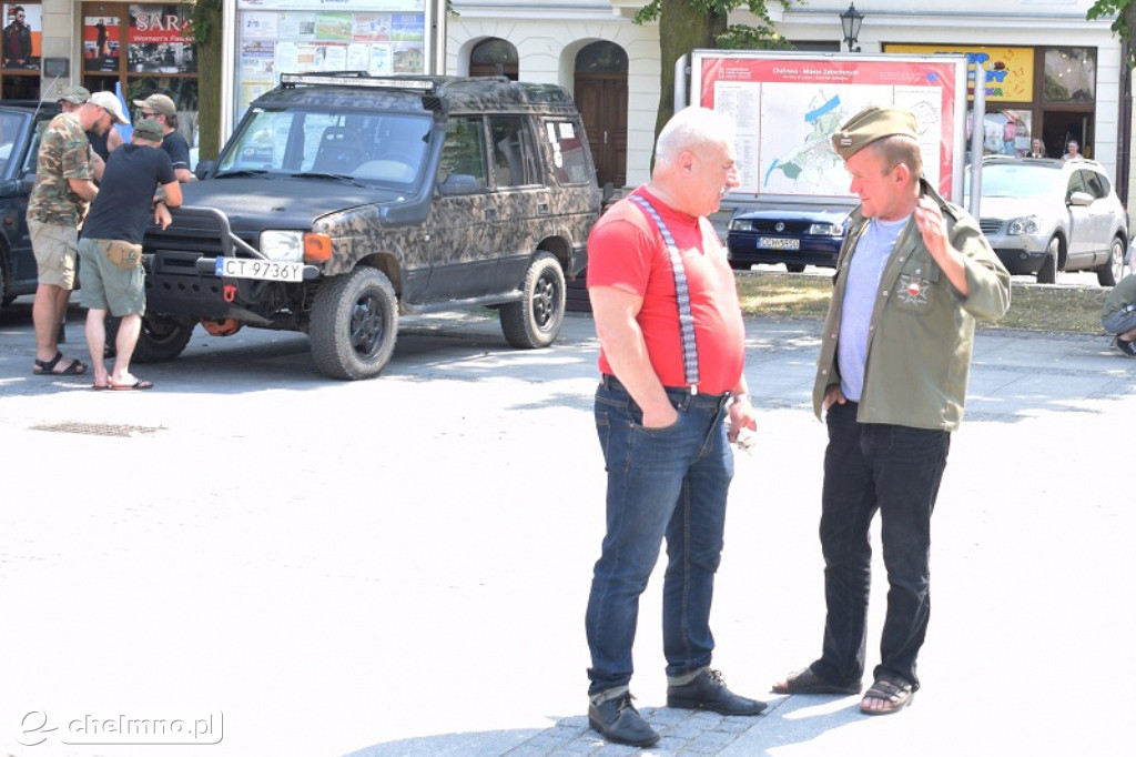 Uczestnicy VI Zlotu Militarnego na Rynku