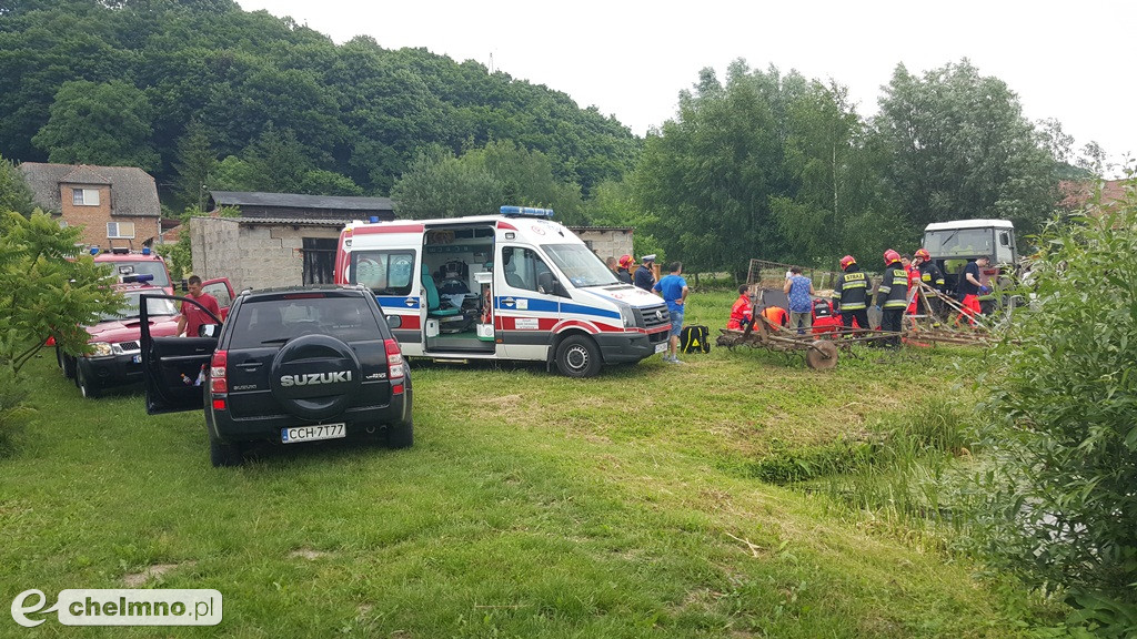 Dwie osoby zostały przygniecione przez przyczepę
