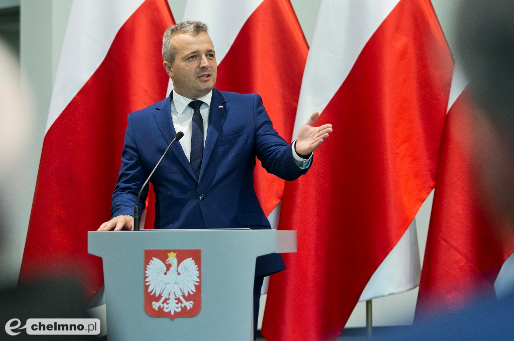 Umowy o modernizacji dróg lokalnych i inwestycji oświatowych