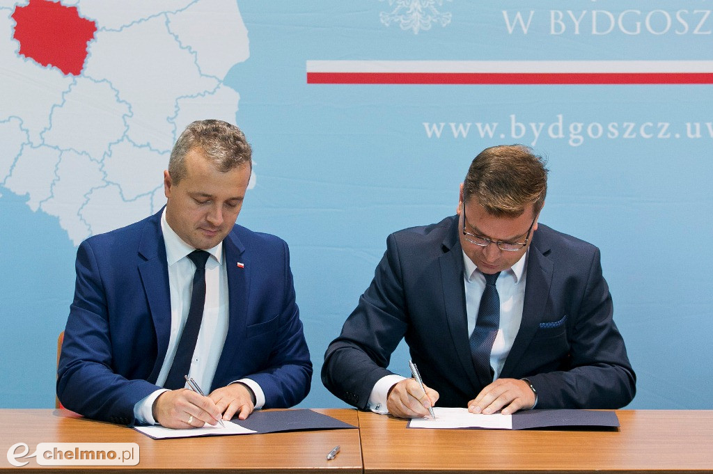Umowy o modernizacji dróg lokalnych i inwestycji oświatowych