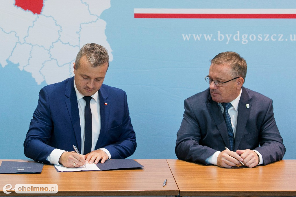 Umowy o modernizacji dróg lokalnych i inwestycji oświatowych