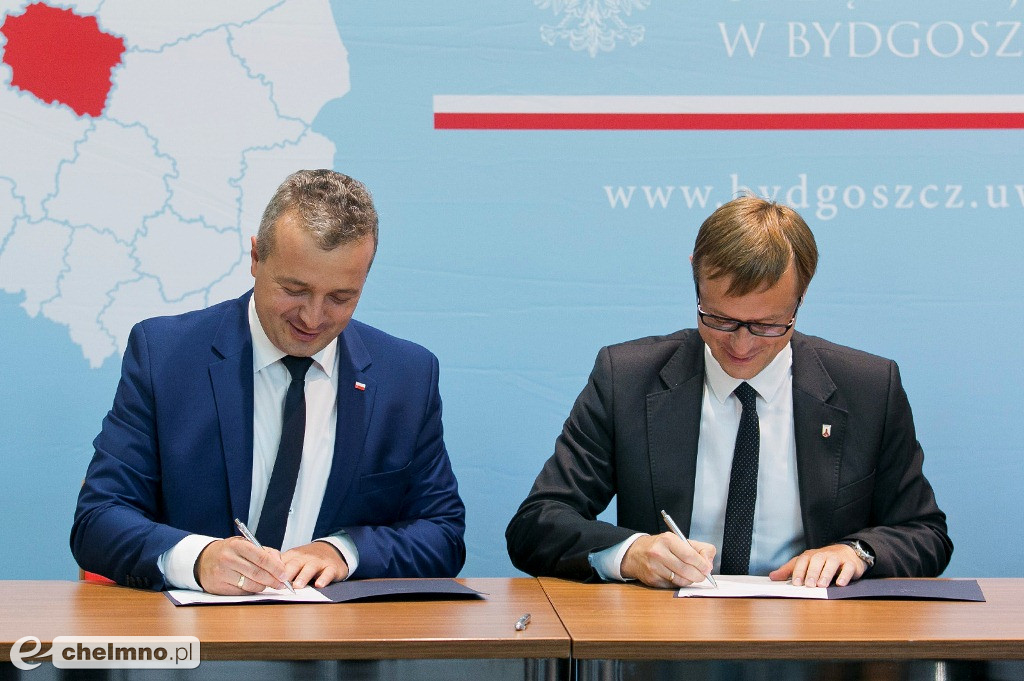 Umowy o modernizacji dróg lokalnych i inwestycji oświatowych