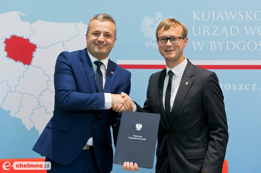 Umowy o modernizacji dróg lokalnych i inwestycji oświatowych