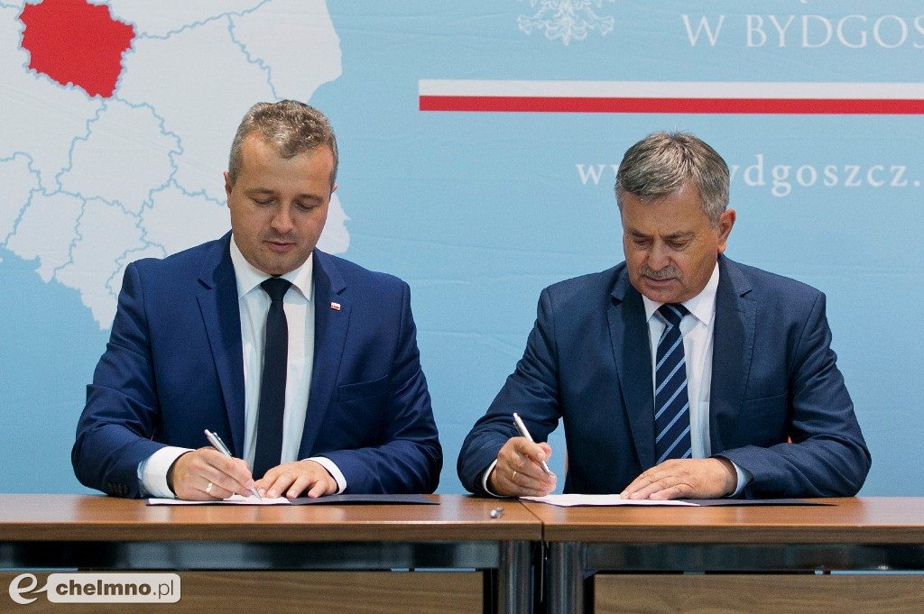 Umowy o modernizacji dróg lokalnych i inwestycji oświatowych