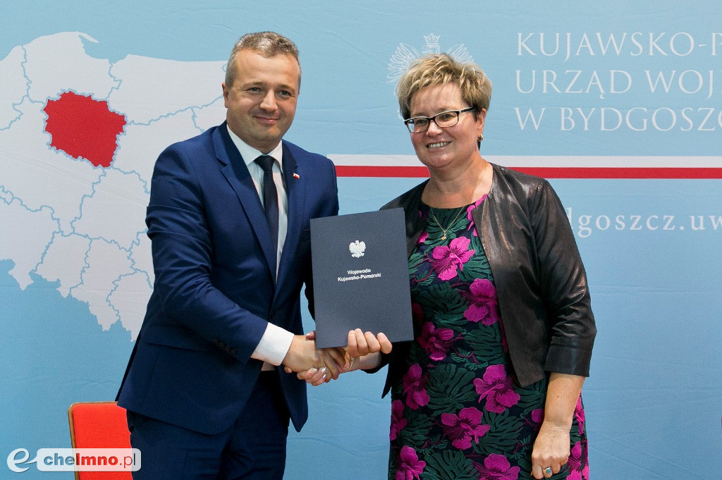 Umowy o modernizacji dróg lokalnych i inwestycji oświatowych
