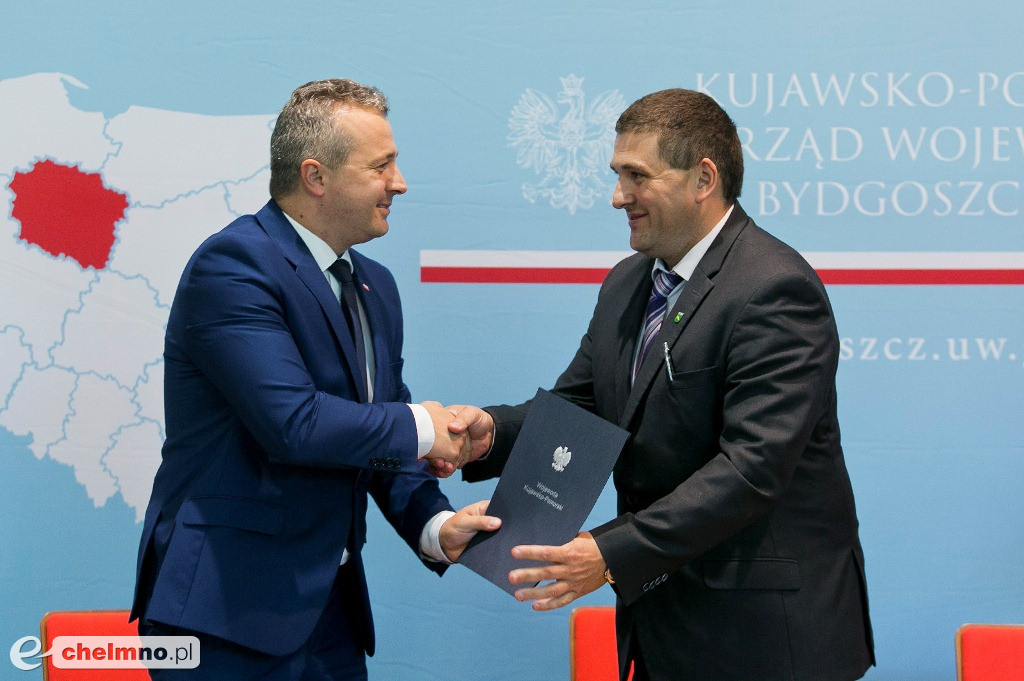Umowy o modernizacji dróg lokalnych i inwestycji oświatowych