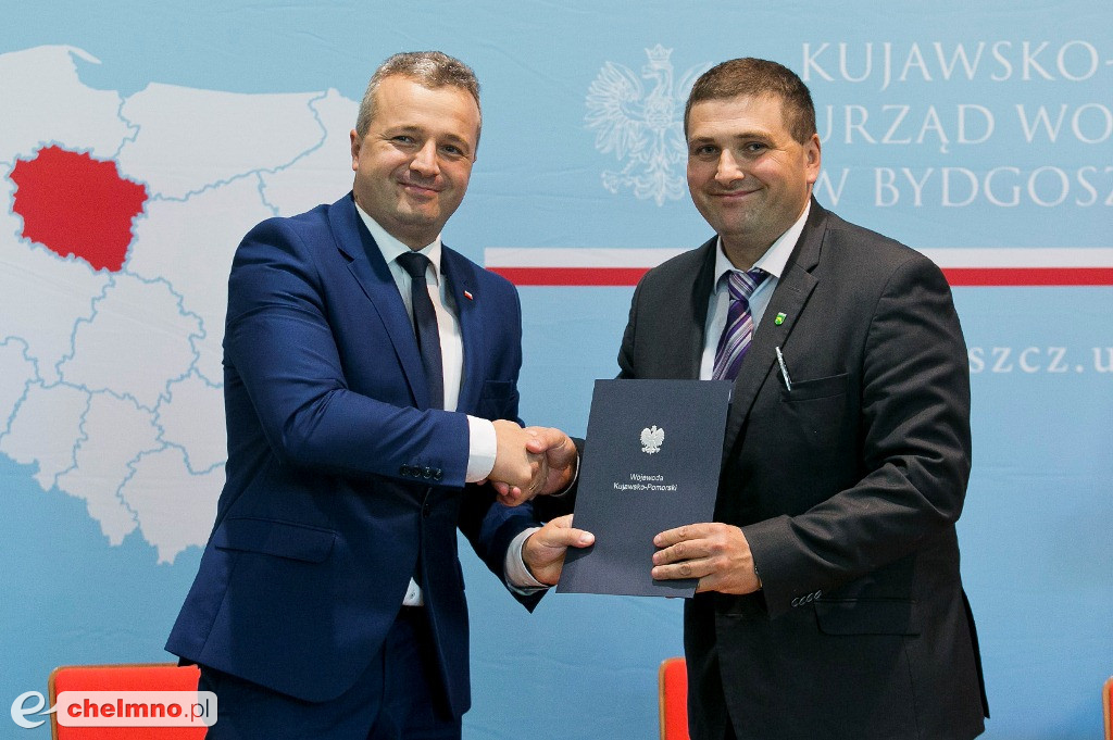 Umowy o modernizacji dróg lokalnych i inwestycji oświatowych