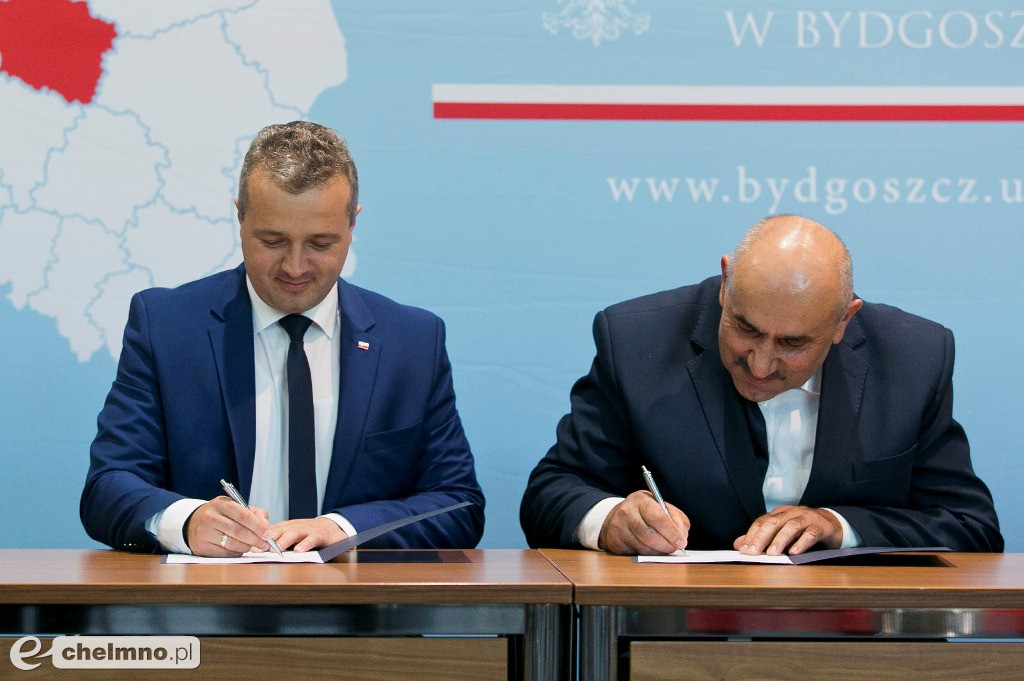 Umowy o modernizacji dróg lokalnych i inwestycji oświatowych