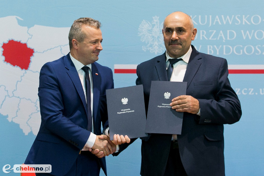 Umowy o modernizacji dróg lokalnych i inwestycji oświatowych