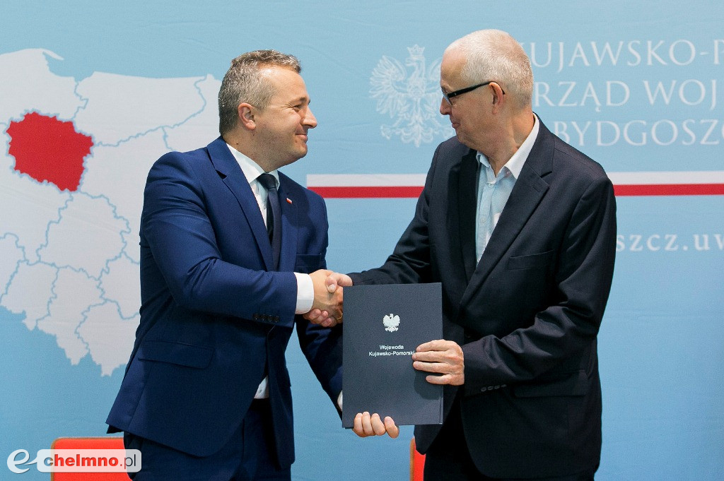 Umowy o modernizacji dróg lokalnych i inwestycji oświatowych