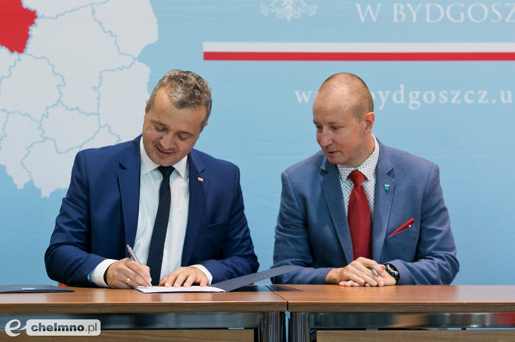 Umowy o modernizacji dróg lokalnych i inwestycji oświatowych