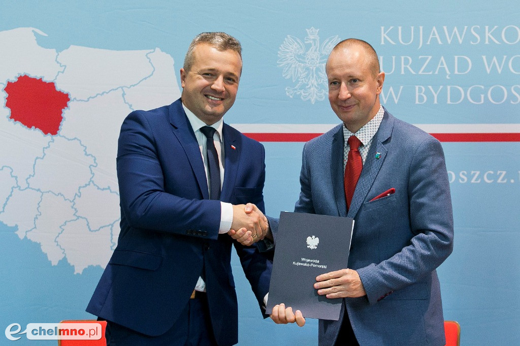 Umowy o modernizacji dróg lokalnych i inwestycji oświatowych