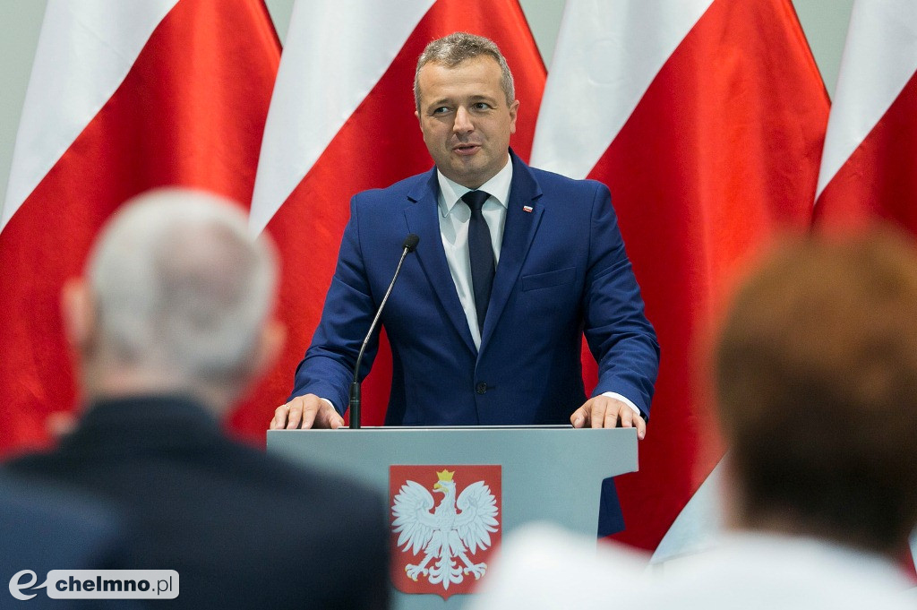 Umowy o modernizacji dróg lokalnych i inwestycji oświatowych