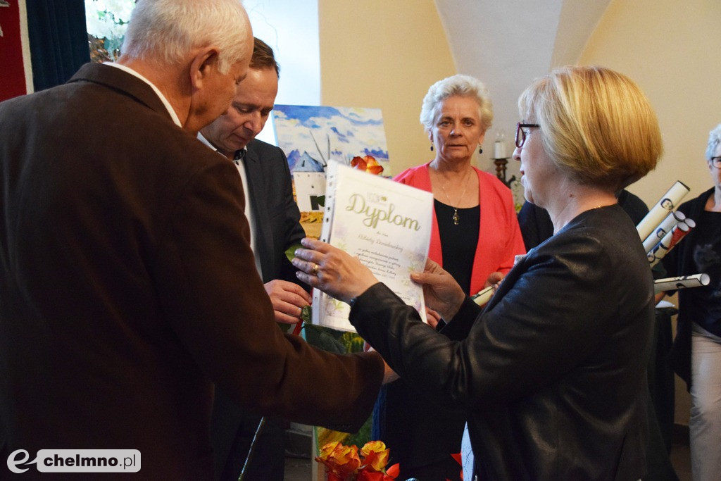 W kolorowych barwach - wernisaż twórczości UTW
