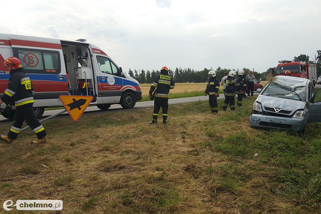 Opel meriva dachował na drodze nr 91. Zobacz zdjęcia