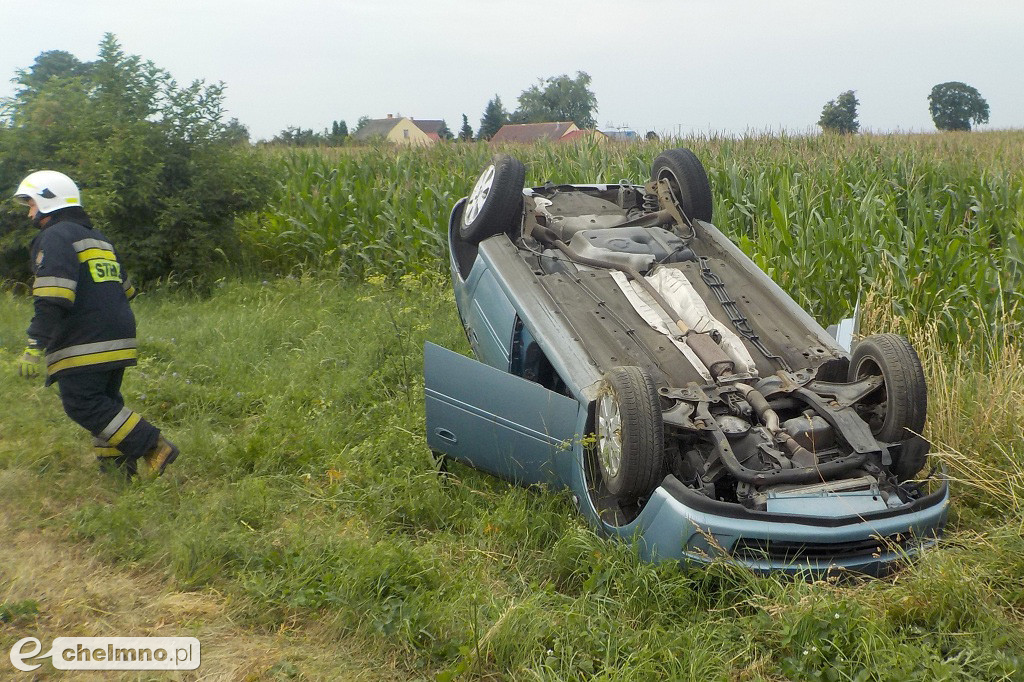 Opel meriva dachował na drodze nr 91. Zobacz zdjęcia