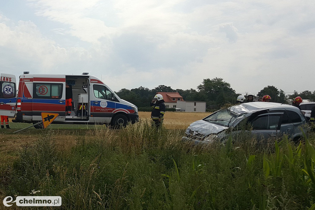 Opel meriva dachował na drodze nr 91. Zobacz zdjęcia