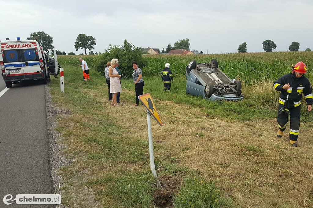 Opel meriva dachował na drodze nr 91. Zobacz zdjęcia