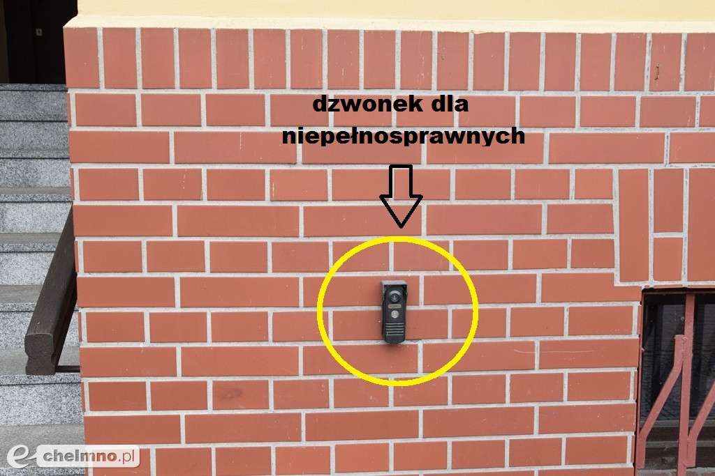 Schodołaz w Urzędzie Miasta - pomoc dla niepełnosprawnych