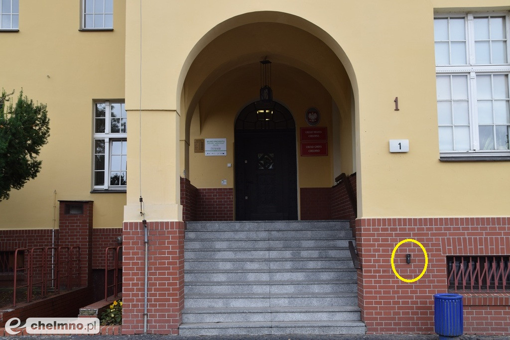 Schodołaz w Urzędzie Miasta - pomoc dla niepełnosprawnych