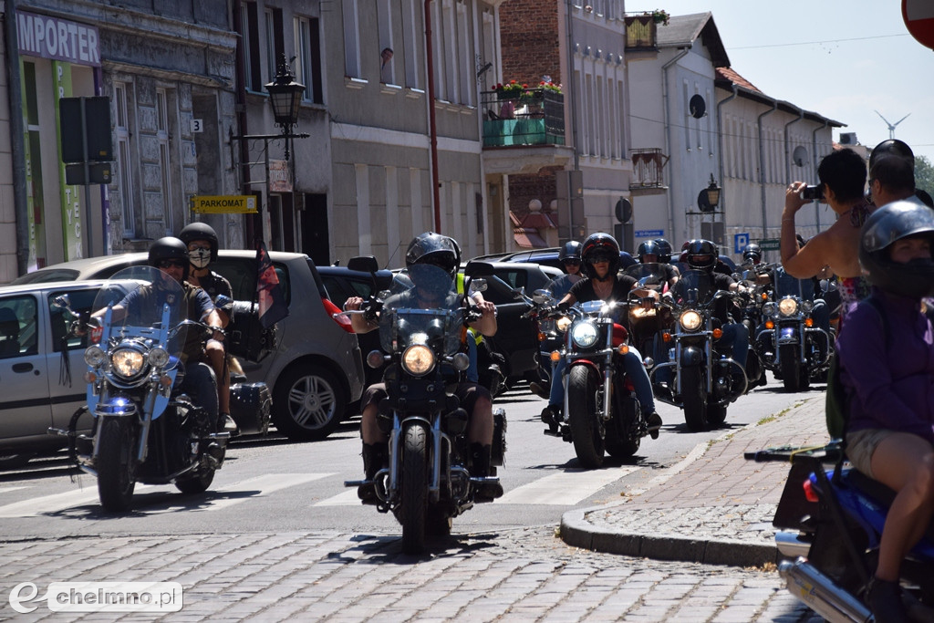 Parada uczestników Atomowego Zlotu Motocyklowego