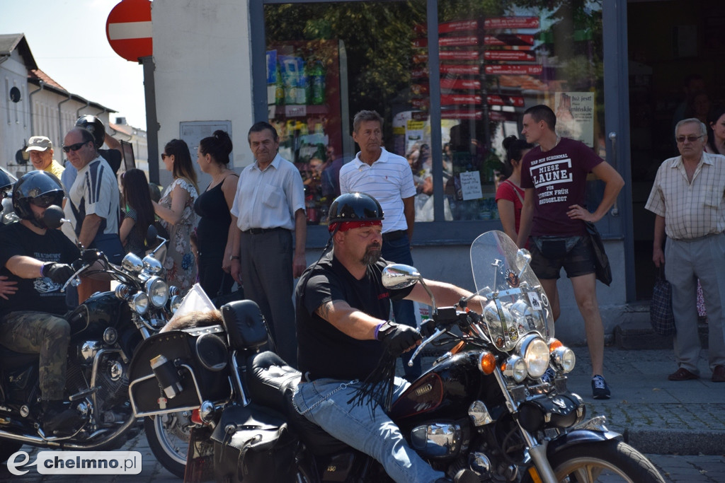 Parada uczestników Atomowego Zlotu Motocyklowego
