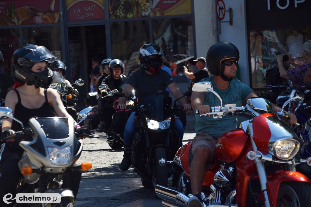 Parada uczestników Atomowego Zlotu Motocyklowego