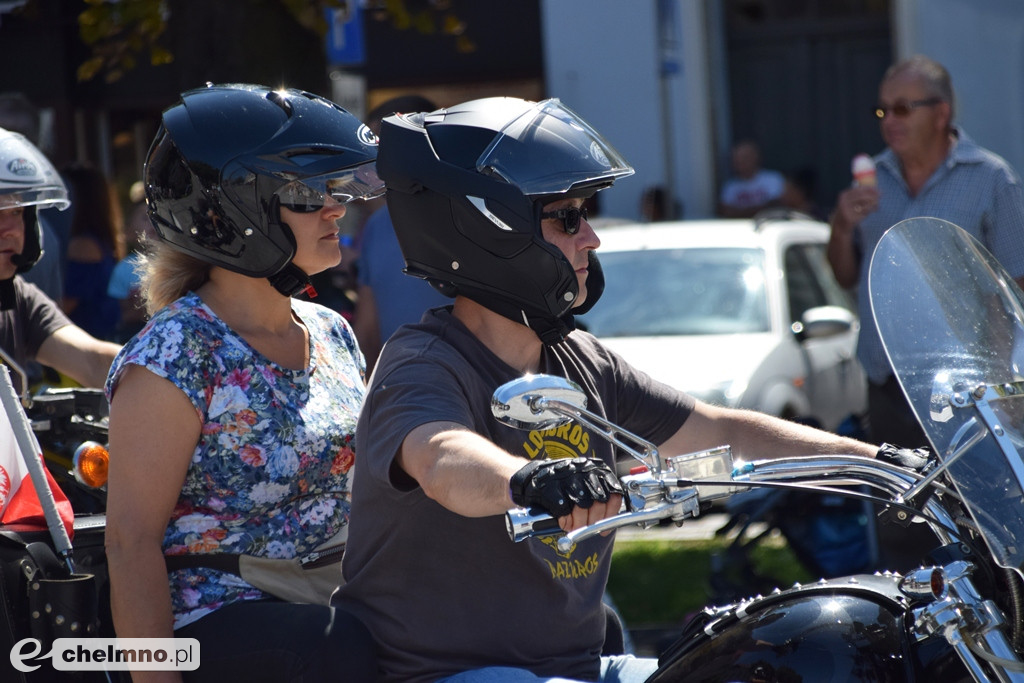 Parada uczestników Atomowego Zlotu Motocyklowego