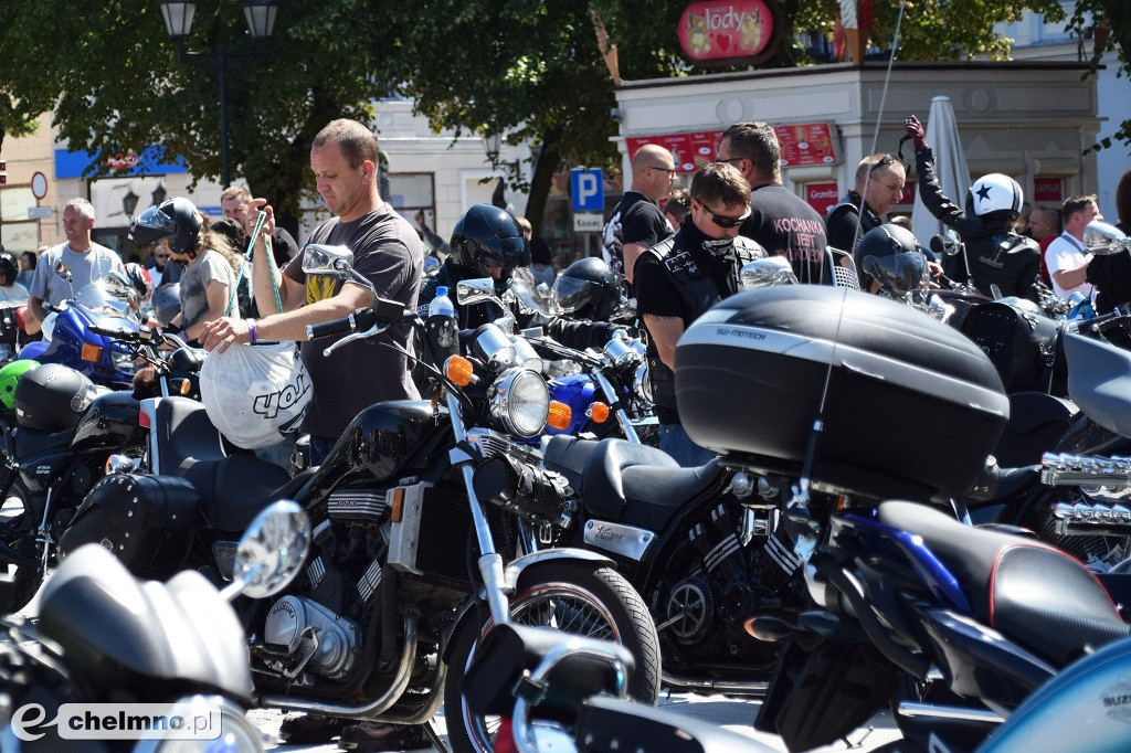 Parada uczestników Atomowego Zlotu Motocyklowego