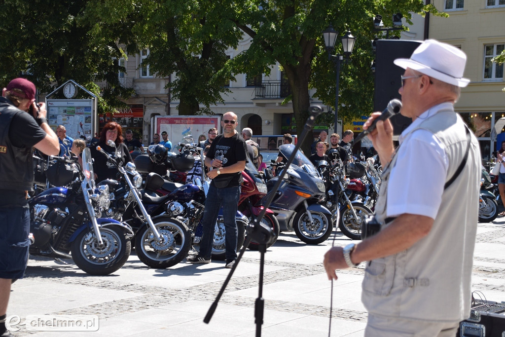 Parada uczestników Atomowego Zlotu Motocyklowego