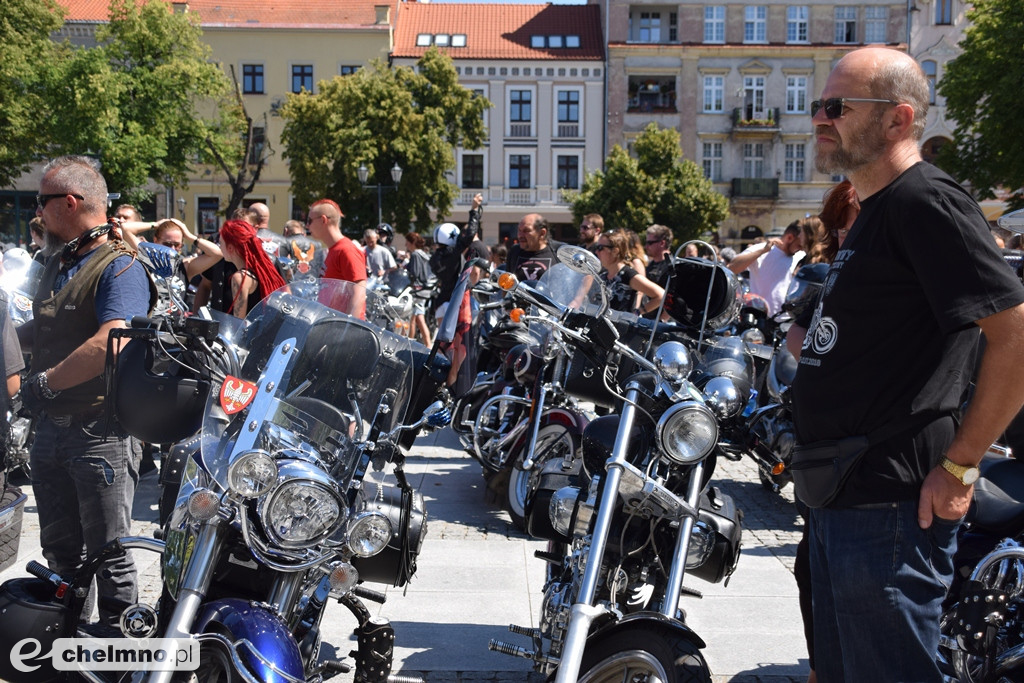 Parada uczestników Atomowego Zlotu Motocyklowego