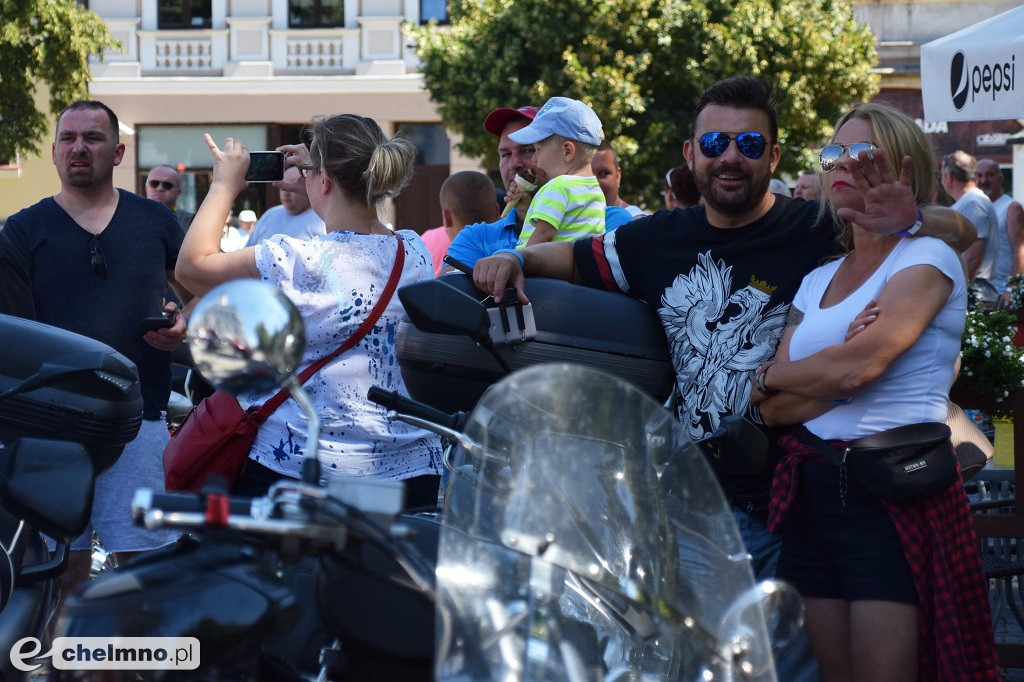 Parada uczestników Atomowego Zlotu Motocyklowego
