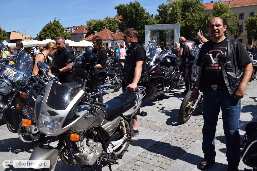 Parada uczestników Atomowego Zlotu Motocyklowego