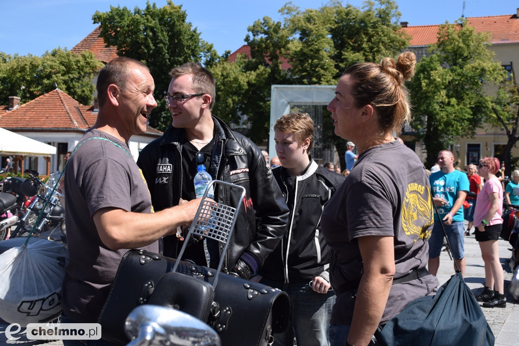 Parada uczestników Atomowego Zlotu Motocyklowego