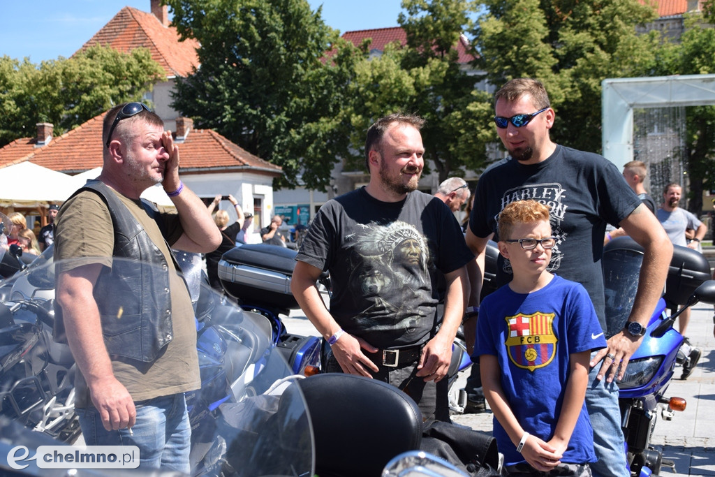 Parada uczestników Atomowego Zlotu Motocyklowego