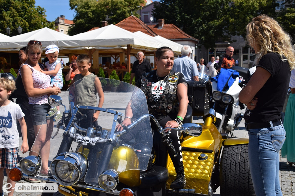 Parada uczestników Atomowego Zlotu Motocyklowego