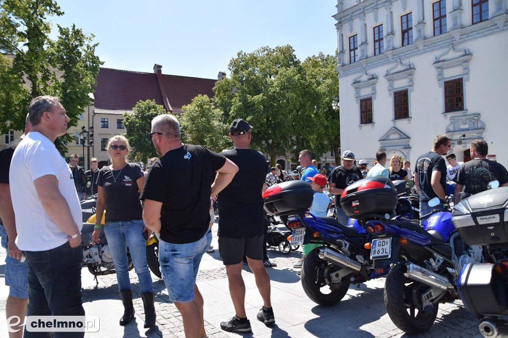 Parada uczestników Atomowego Zlotu Motocyklowego