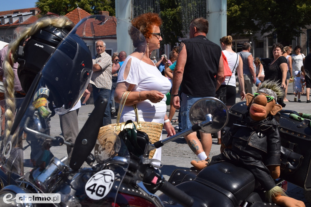 Parada uczestników Atomowego Zlotu Motocyklowego