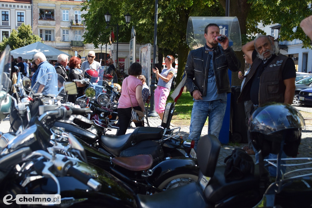 Parada uczestników Atomowego Zlotu Motocyklowego