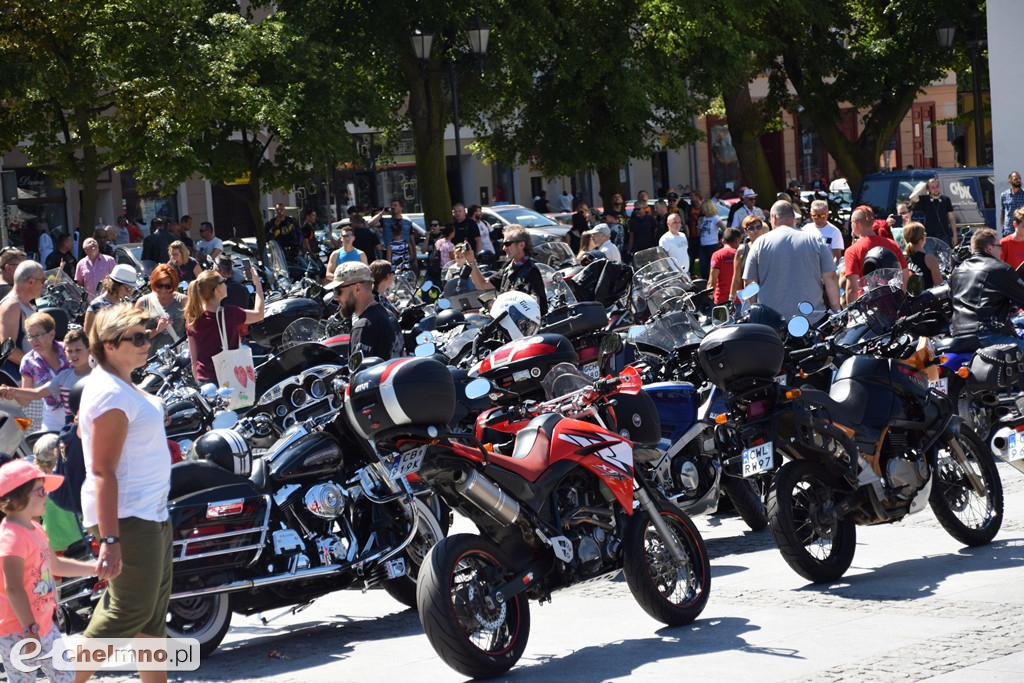 Parada uczestników Atomowego Zlotu Motocyklowego