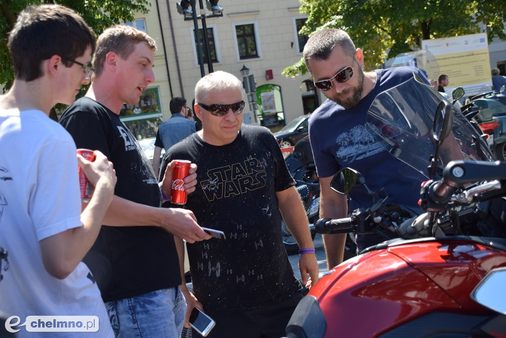 Parada uczestników Atomowego Zlotu Motocyklowego