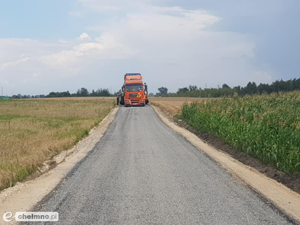 Sprawnie idą prace na drogach gminnych i powiatowych
