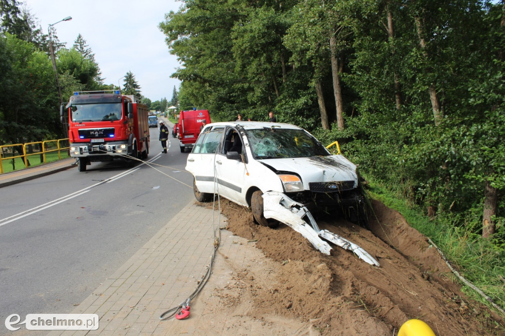 Dachował z trójką dzieci w aucie i wpadł do rzeki
