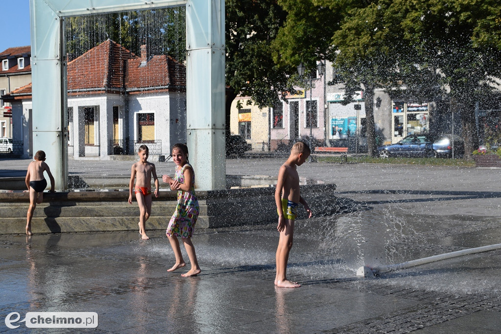 Zraszacz na Rynku frajdą dla beztroskich maluchów