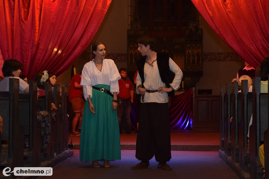 Intrygujące widowisko teatralne CIA. ESTAMPADES