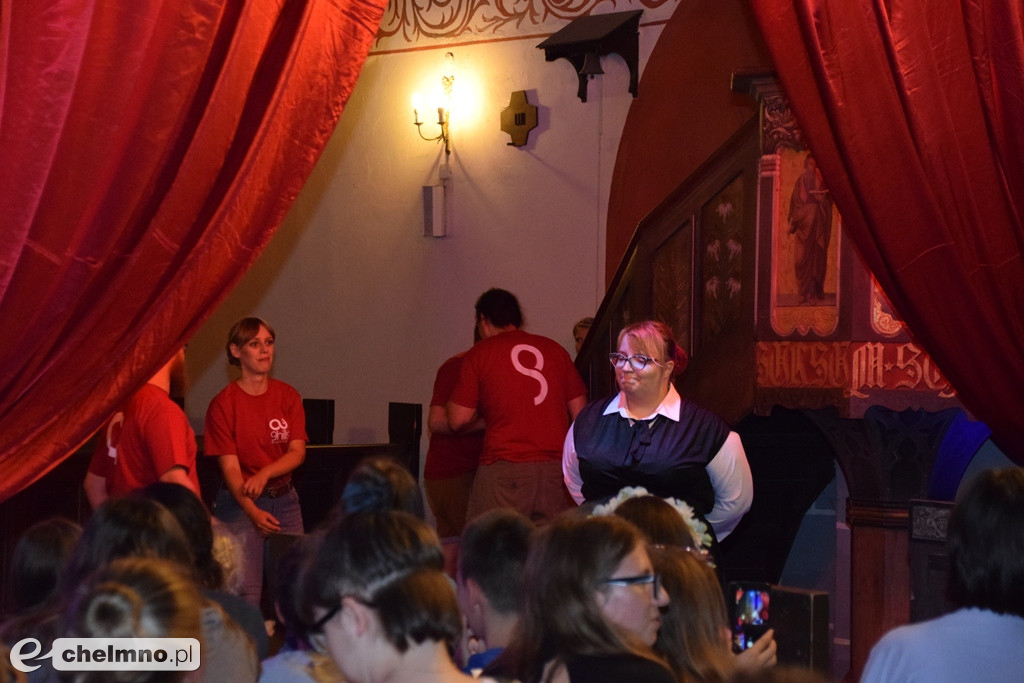 Intrygujące widowisko teatralne CIA. ESTAMPADES