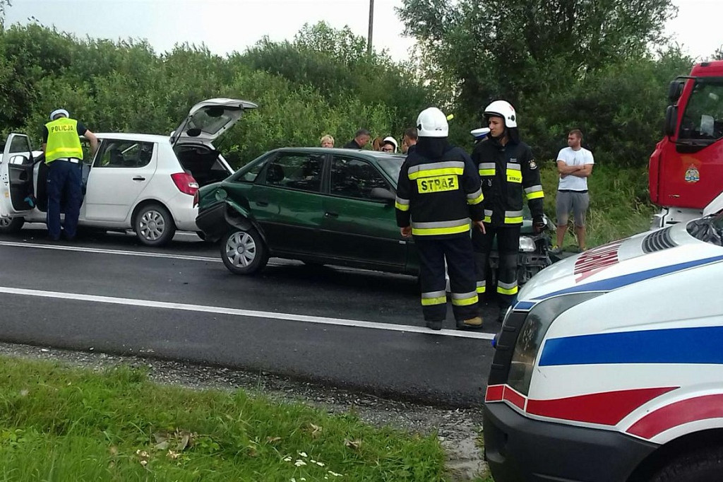 Wypadek 3 aut na drodze krajowej nr 91 w Stolnie