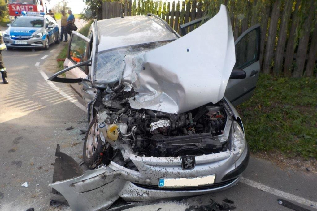 Matka i dwójka dzieci poszkodowani w wypadku