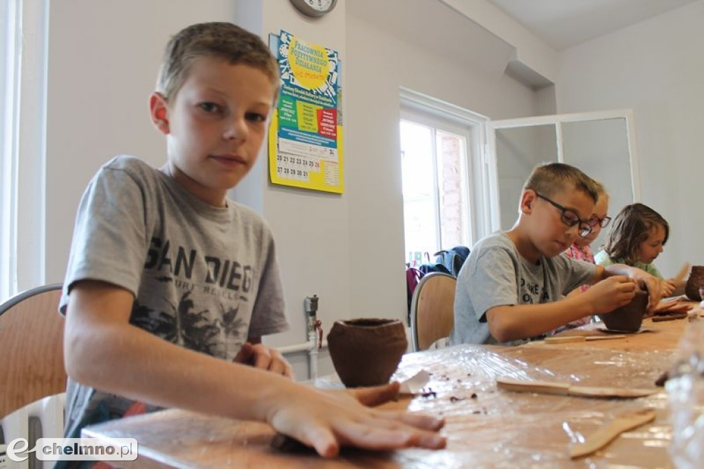 Lepili z gliny na warsztatach ceramicznych