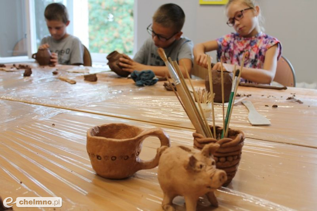 Lepili z gliny na warsztatach ceramicznych